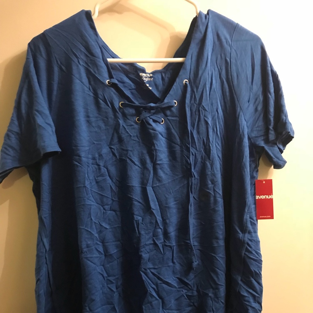 Avenue T-shirt - NWT